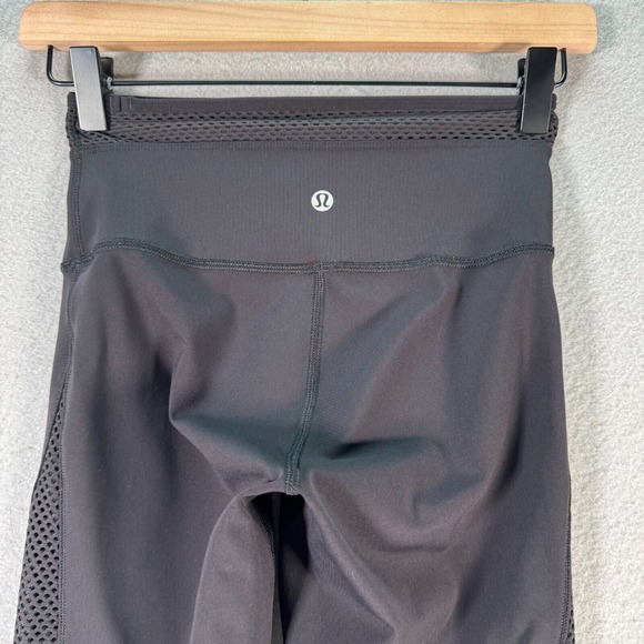 Lululemon Capri Leggings Womens 4 Black Comfort Stretch Workout Mesh Yoga Gym - Picture 9 of 14